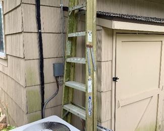 Fiberglass ladder 
