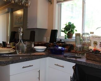 Overview Kitchen Counter