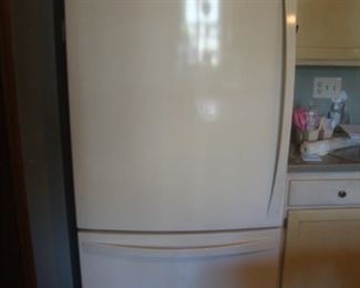 Kenmore Elite refrigerator,  mod. 795.79044.311