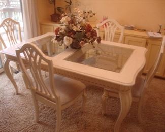Dining table with 2 leaves and 6 chairs