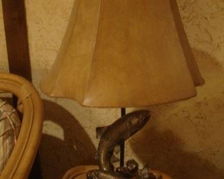 Lamp with bronzed fish