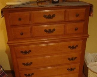 Yorktown by Flanders 4-drawer maple chest