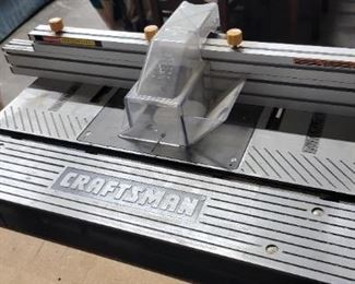 Craftsman router table. 