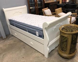 Twin bed with mattress Orlando Estate Auction