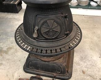 Oil cast iron stove Orlando Estate Auction