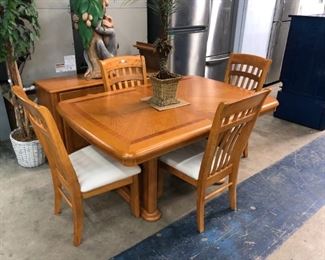 Dinning tables & chairs Orlando Estate Auction