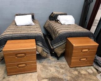 Twin beds & nightstands  Orlando Estate Auction