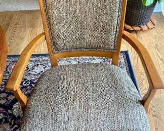 Thomasville Cherry 46" Round Pedestal Table with 4 Armed Chairs on Casters.  Expands (As Shown with 18" Leaf) to 64" Oval Table