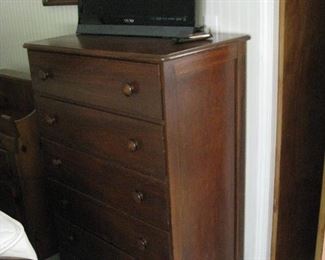 Dresser - Television