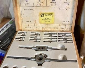 Tap and die set