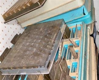 Sets of engraving fonts 