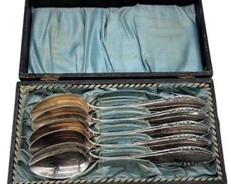 Lot 020
Alpacca Silber 90 (5 Piece) Spoon Set (W/ Original Box)