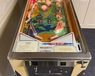 1975 Atlantis Pinball Machine by Gottlieb