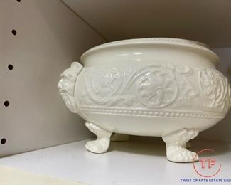 WEDGWOOD of Etruria & Barlaston "Patrician" Pattern English China Set