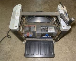 Lot 8
Delta 12 1/2" x 6" Planer