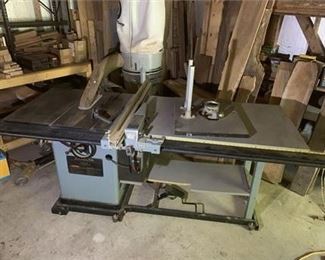 Lot 118
Delta Unisaw 10"Tilting Arbor Saw