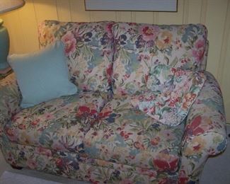 FLORAL SETTEE