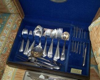 TOWLE "PRINCESS DIANA" FLATWARE FOR 8 WITH SERVING PIECES