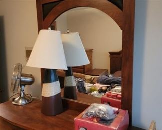 PAIR OF TABLE LAMPS