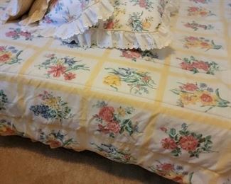 QUEEN SIZE BED ENSEMBLE