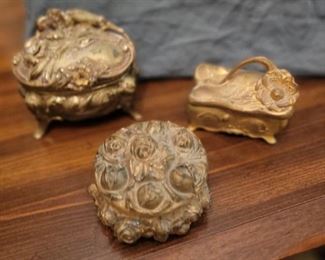 VINTAGE GOLDED RING BOX