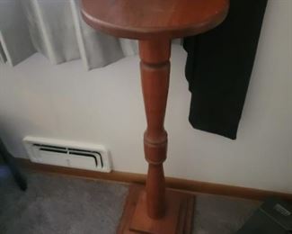 VINTAGE PEDESTAL STAND