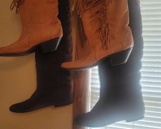 dingo boots light brown with fringe. 9M