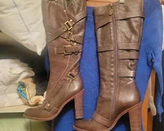 BCBG MAX AZARIA. Size 8.5B