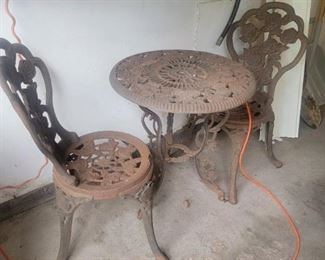 METAL HEAVY TABLE & 2 CHAIRS