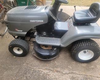 CRAFTSMAN LT 1000 LAWN TRACTOR. 16 HP 42" CUT. WORKING CONDITION