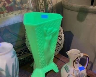 ART DECO MCKEE GREEN URANIUM GLAS TRIANGLE VASE. NO LID