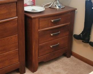 MATCHING NIGHTSTAND TO DRESSER/MIRROR