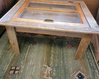 FENCE BOARD COFFEE TABLE WITH HINGED GLASS TOP