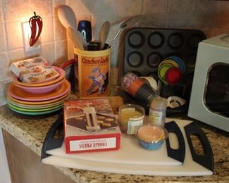 More kitchen items - almost everything is new/unused or like new