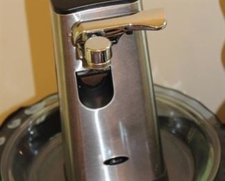 Electric can opener
