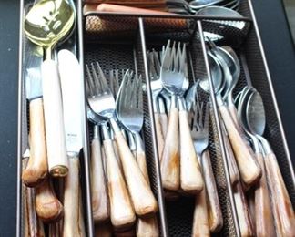 Wood handle flatware