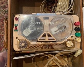 #175 Vintage Geloso G256/E compact reel to reel valve tape recorder with microphone and case - $30