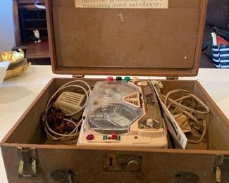 #175 Vintage Geloso G256/E compact reel to reel valve tape recorder with microphone and case - $30