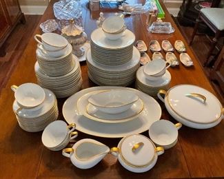 #156 90 piece Noritake 5182 Bradford (12 full place settings with 1 dinner plate chipped) plus serving pieces $425