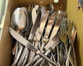 Flatware set