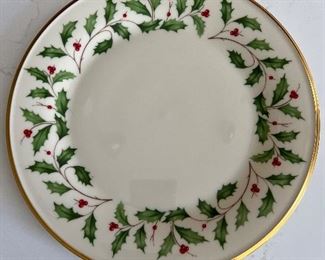 (12) Lenox "Holly Berry" dinner plates