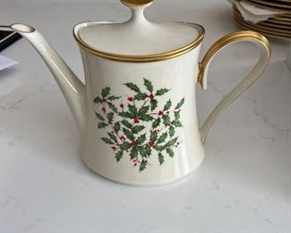 Lenox "Holly Berry" teapot