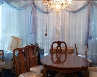 Beautiful Queen Ann dining table 