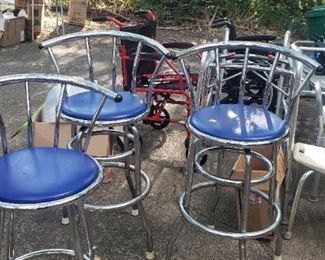 Bluw metal barstools 