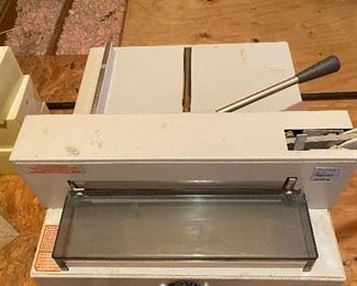 Paper cutter