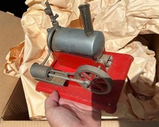 Just discovered, several early vintage steam engine toys, most from the 1940's & 50's, six in total.