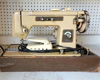 Vintage Montgomery Ward Signature Sewing Machine 