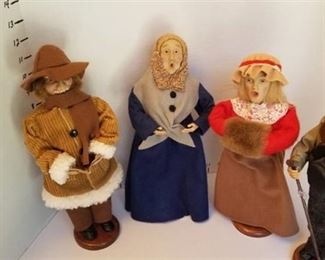 Holiday carolers figurines set of 4