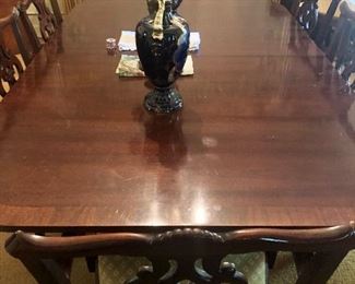 Fine Banded Table with 8 chairs / Nice Server