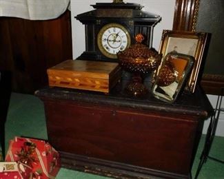 19thC. small American Trunk, Clock